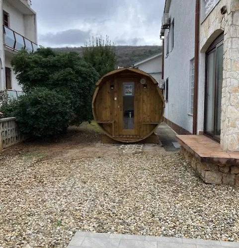 Karabaic Daire Punat